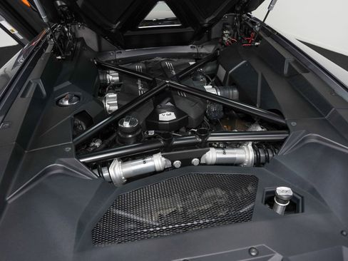 Used 2015 Lamborghini Aventador LP 700-4 image 51