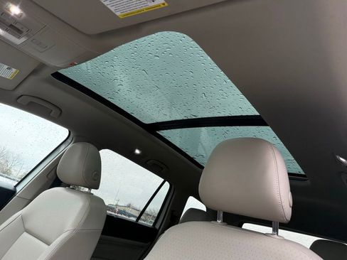 Used 2021 Volkswagen Atlas SE w/ Panoramic Sunroof Package image 13