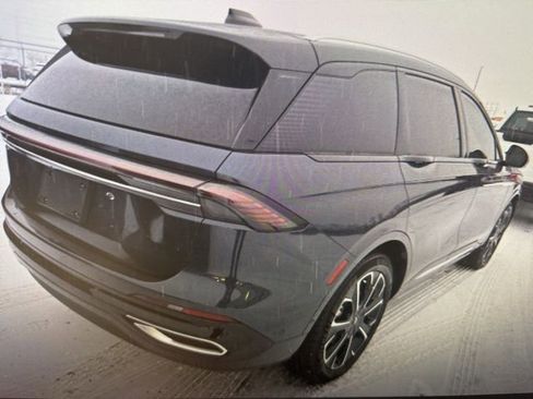 Used 2024 Lincoln Nautilus Reserve w/ Equipment Group 203A image 15