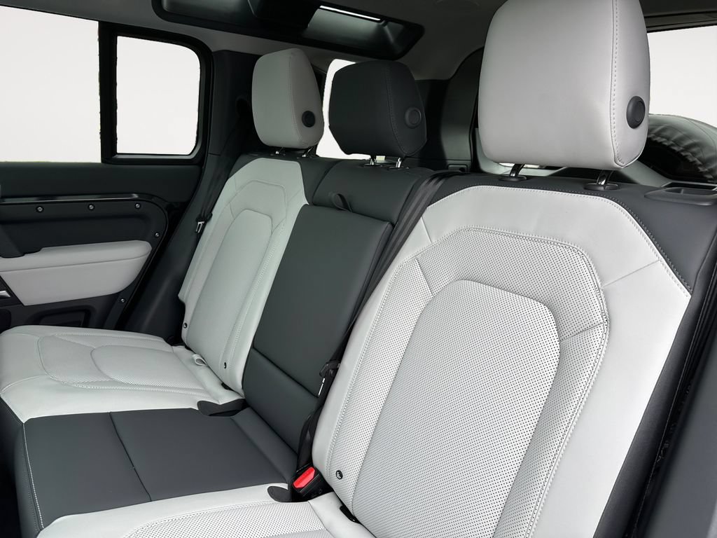 New 2026 Land Rover Defender 110 X-Dynamic SE AWD/4WD image 13