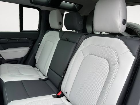 New 2026 Land Rover Defender 110 X-Dynamic SE AWD/4WD image 13