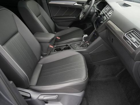 Used 2024 Volkswagen Tiguan SE R-Line image 19