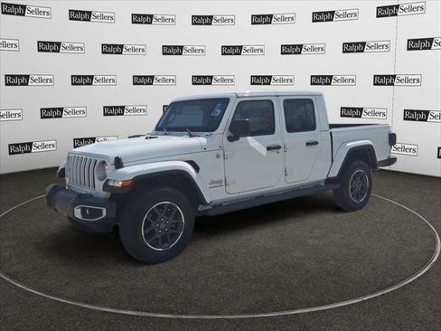 Certified 2023 Jeep Gladiator Overland AWD/4WD image 2