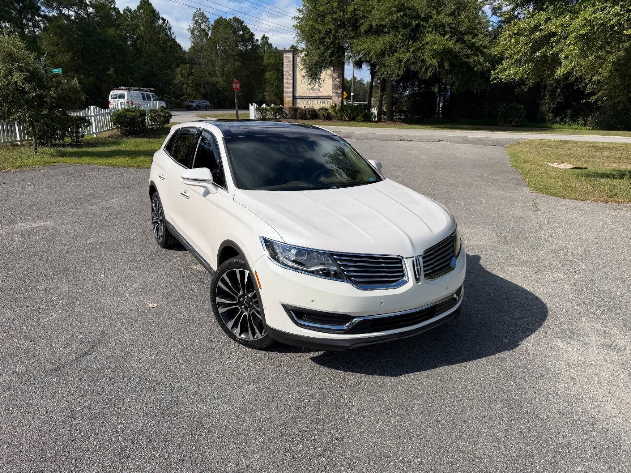 Used 2016 Lincoln MKX Reserve w/ Technology Package FWD image 37