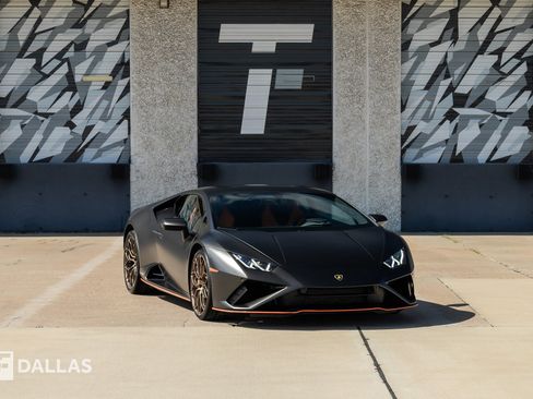 Used 2022 Lamborghini Huracan EVO RWD image 1