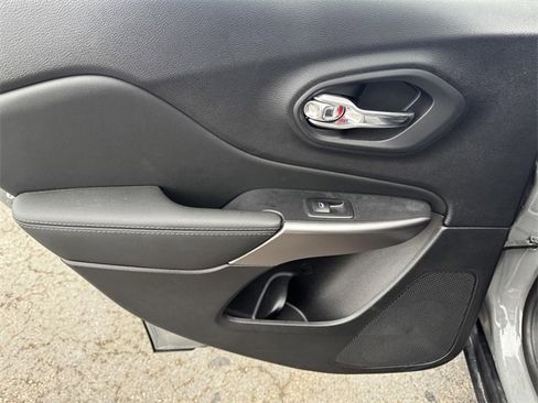 Certified 2022 Jeep Cherokee Latitude Lux image 19