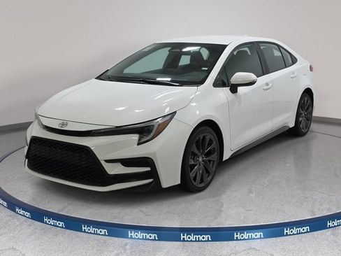 Certified 2024 Toyota Corolla SE FWD image 1
