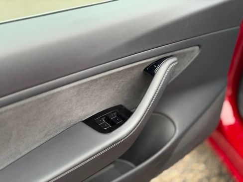 Used 2018 Tesla Model 3 Long Range image 17