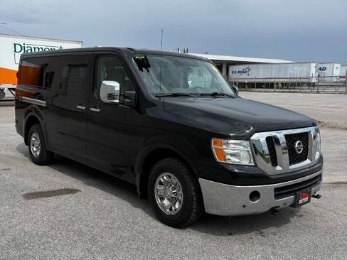 Used 2018 Nissan NV 3500 SL RWD image 2