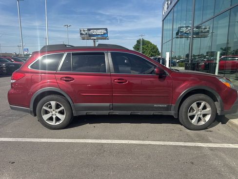 Used 2014 Subaru Outback 2.5i Premium w/ Accessory Value Package (OYZ) AWD/4WD image 2