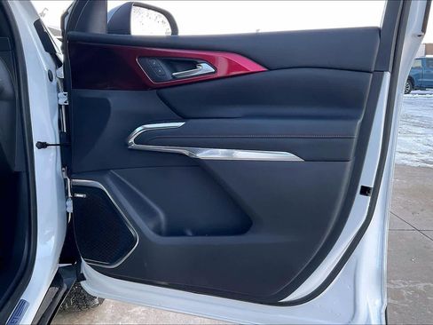 Used 2024 Chevrolet Traverse RS image 23