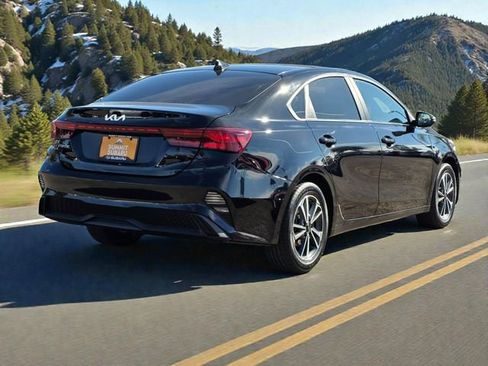 Used 2023 Kia Forte LXS w/ LXS Technology Package image 7