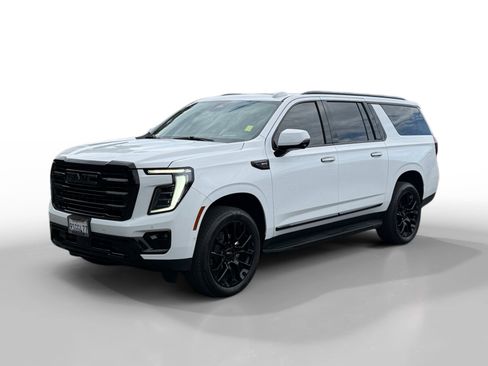 Used 2025 GMC Yukon XL Elevation w/ Technology Package AWD/4WD image 1