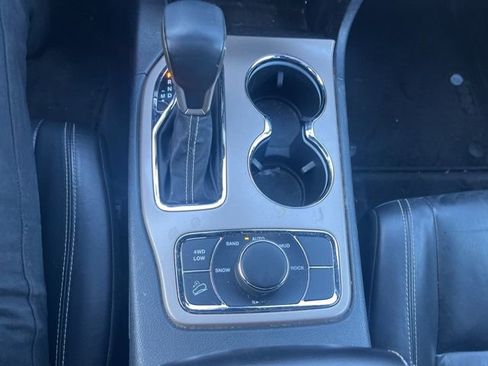 Used 2017 Jeep Grand Cherokee Limited image 27