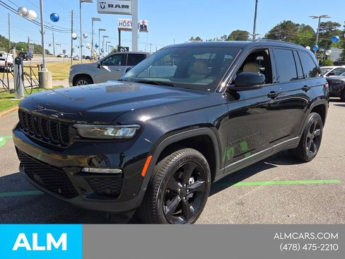Used 2025 Jeep Grand Cherokee Limited w/ Luxury Tech Group II RWD image 4