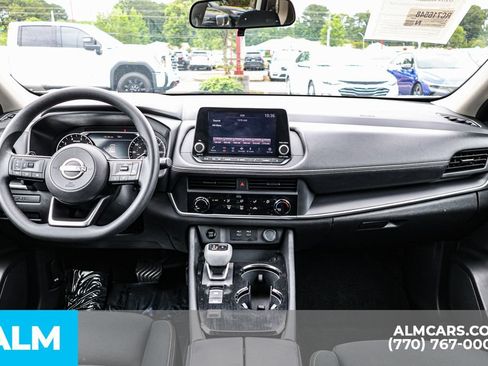 Used 2024 Nissan Rogue S FWD image 29