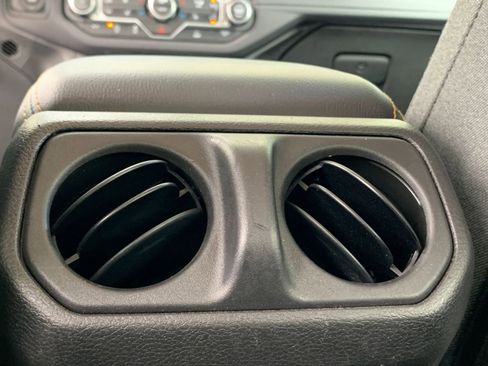 Used 2025 Jeep Wrangler Sahara image 23