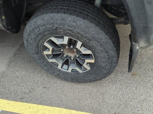 Used 2020 Toyota Tacoma TRD Off-Road image 6