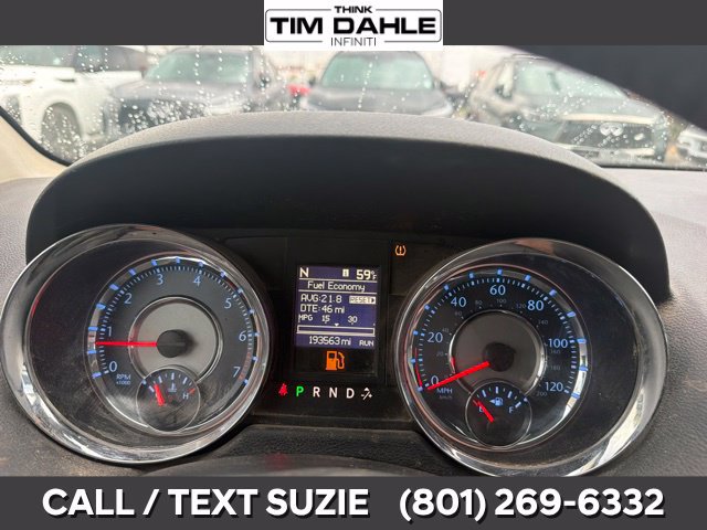 Used 2012 Chrysler Town & Country Touring w/ Entertainment Group #1 FWD image 3