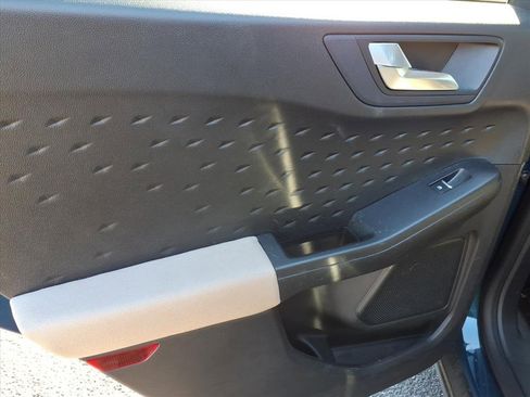 Used 2020 Ford Escape SE image 14