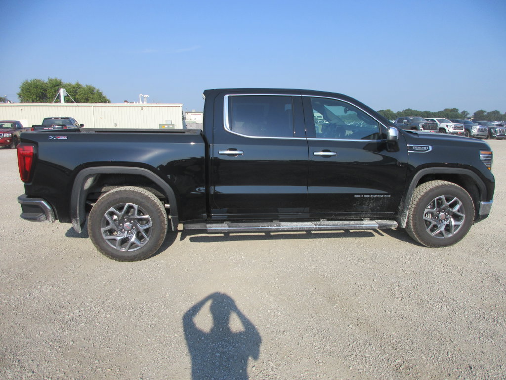 New 2026 GMC Sierra 1500 SLT w/ SLT Premium Package AWD/4WD image 3