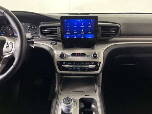 Used 2021 Ford Explorer XLT image 16