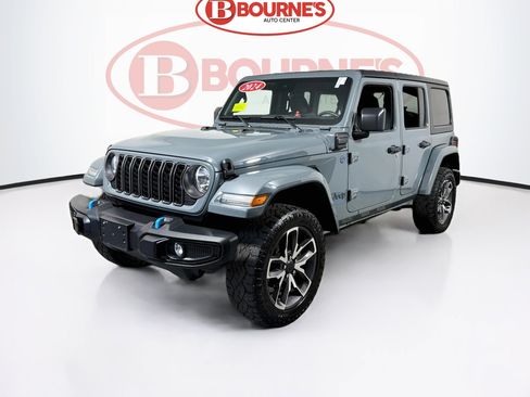 Used 2024 Jeep Wrangler Unlimited w/ Convenience Group AWD/4WD image 5