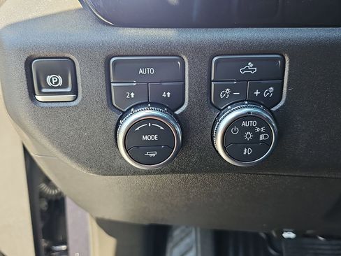 Used 2025 GMC Sierra 1500 Elevation image 26