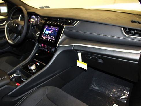 New 2025 Jeep Grand Cherokee Laredo X w/ Luxury Tech Group I image 29