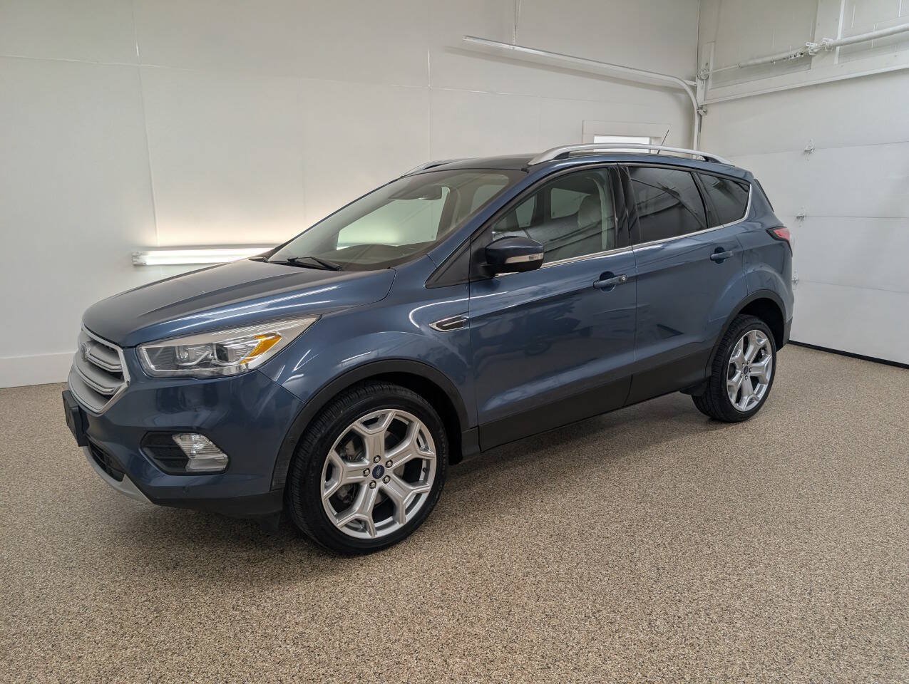 Used 2018 Ford Escape Titanium w/ Ford Safe & Smart Package AWD/4WD image 1