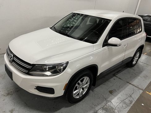 Used 2014 Volkswagen Tiguan S image 3