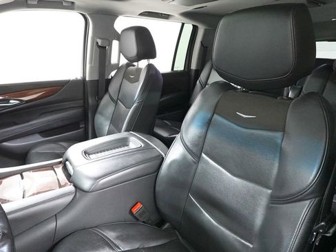 Used 2020 Cadillac Escalade ESV Premium Luxury image 12