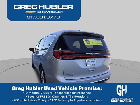 Used 2024 Chrysler Pacifica Touring-L FWD image 9