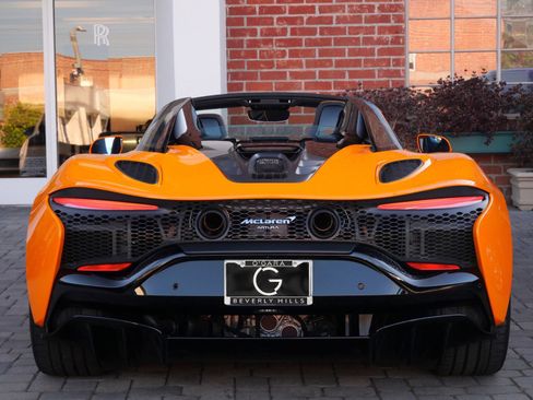 Used 2025 McLaren Artura Spider RWD image 5