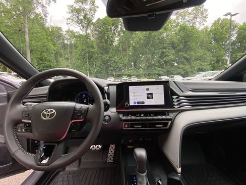 Used 2026 Toyota Camry SE AWD/4WD image 18