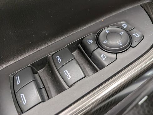 Used 2023 GMC Acadia SLT w/ Technology Package image 9