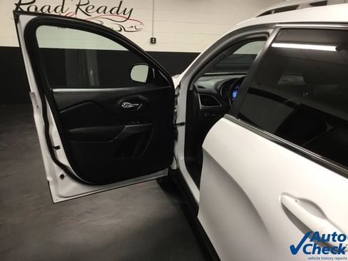 Used 2020 Jeep Cherokee Limited AWD/4WD image 21