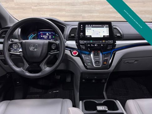 Used 2023 Honda Odyssey Touring image 2