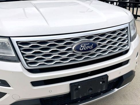 Used 2017 Ford Explorer Platinum image 36