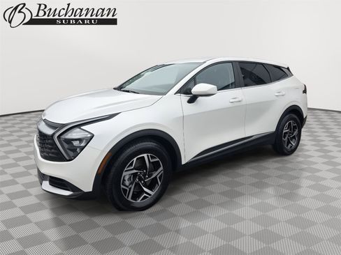 Used 2023 Kia Sportage LX image 1