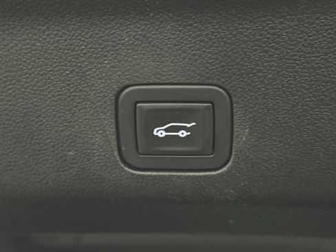 Used 2025 Chevrolet Tahoe LT image 17