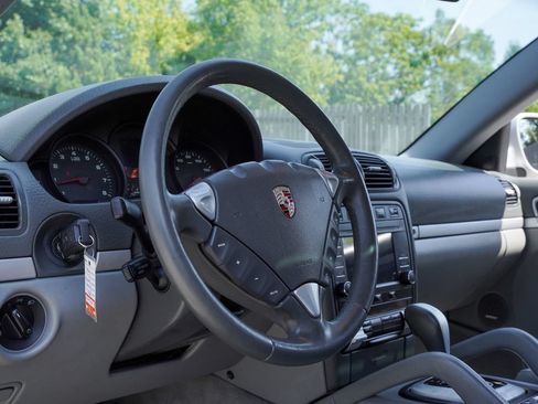 Used 2006 Porsche Cayenne AWD/4WD image 12