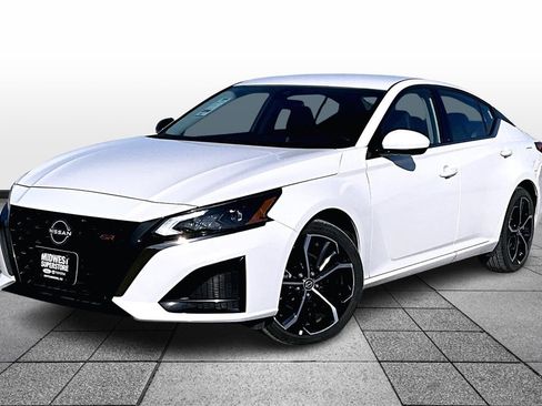 Used 2025 Nissan Altima 2.5 SR image 1