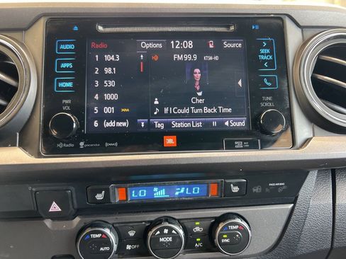 Used 2019 Toyota Tacoma TRD Sport image 19