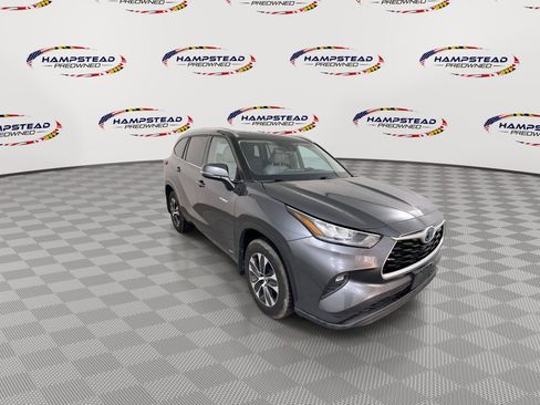 Used 2020 Toyota Highlander XLE image 2