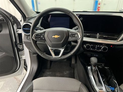 Used 2024 Chevrolet Trax LT w/ Driver Confidence Package image 19