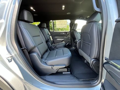New 2026 Chevrolet Traverse LT w/ Enhanced Driving Package FWD image 17