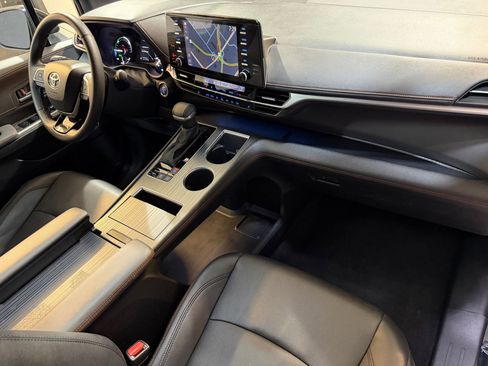 Used 2023 Toyota Sienna XSE FWD image 47