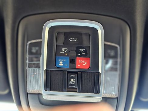 Used 2021 RAM 1500 Laramie AWD/4WD image 19