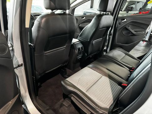Used 2017 Ford Escape SE w/ Equipment Group 201A FWD image 17